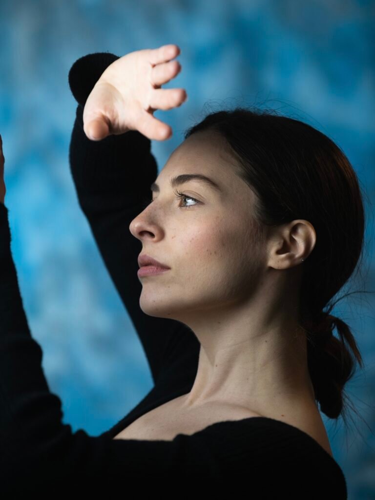 Chiara Elcino foto artistica di profilo attrice