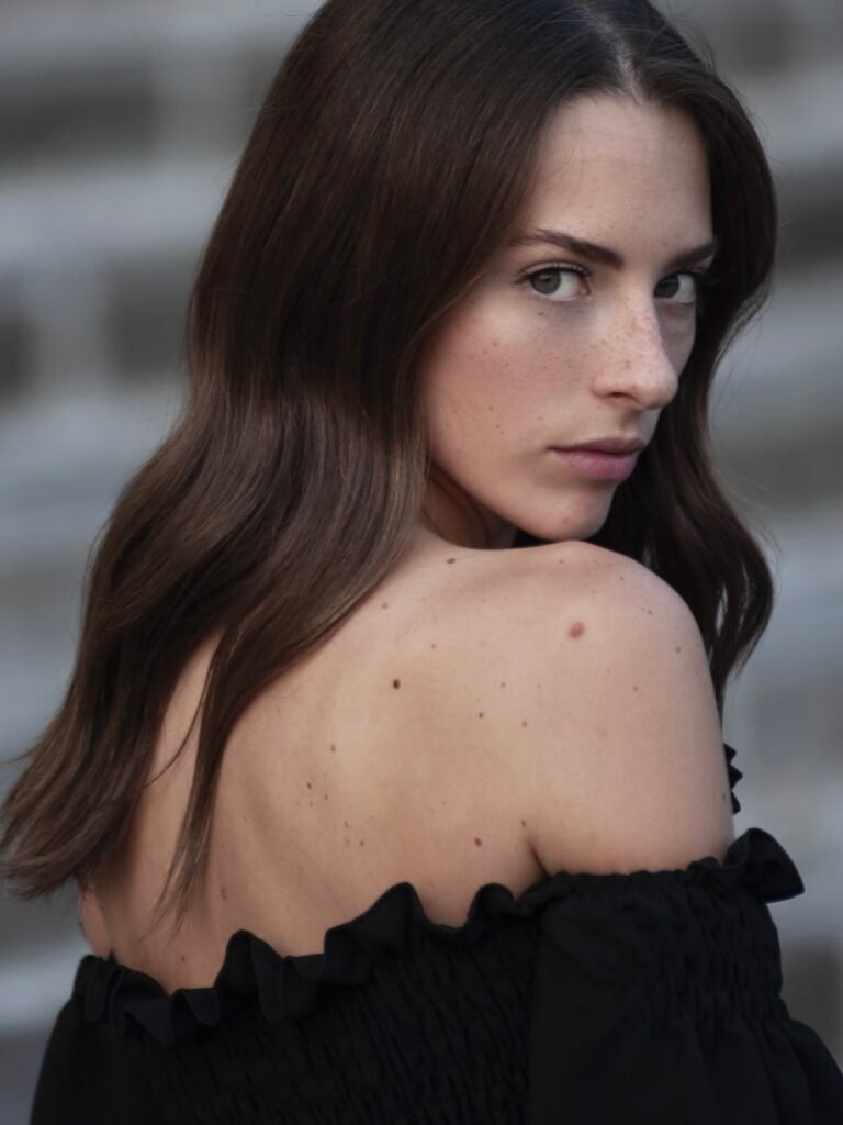 Chiara Elcino ritratto di profilo attrice