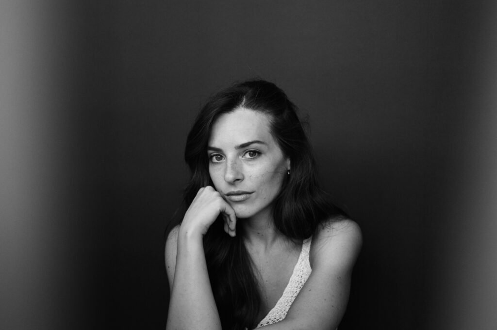 Chiara Elcino ritratto in bianco e nero attrice